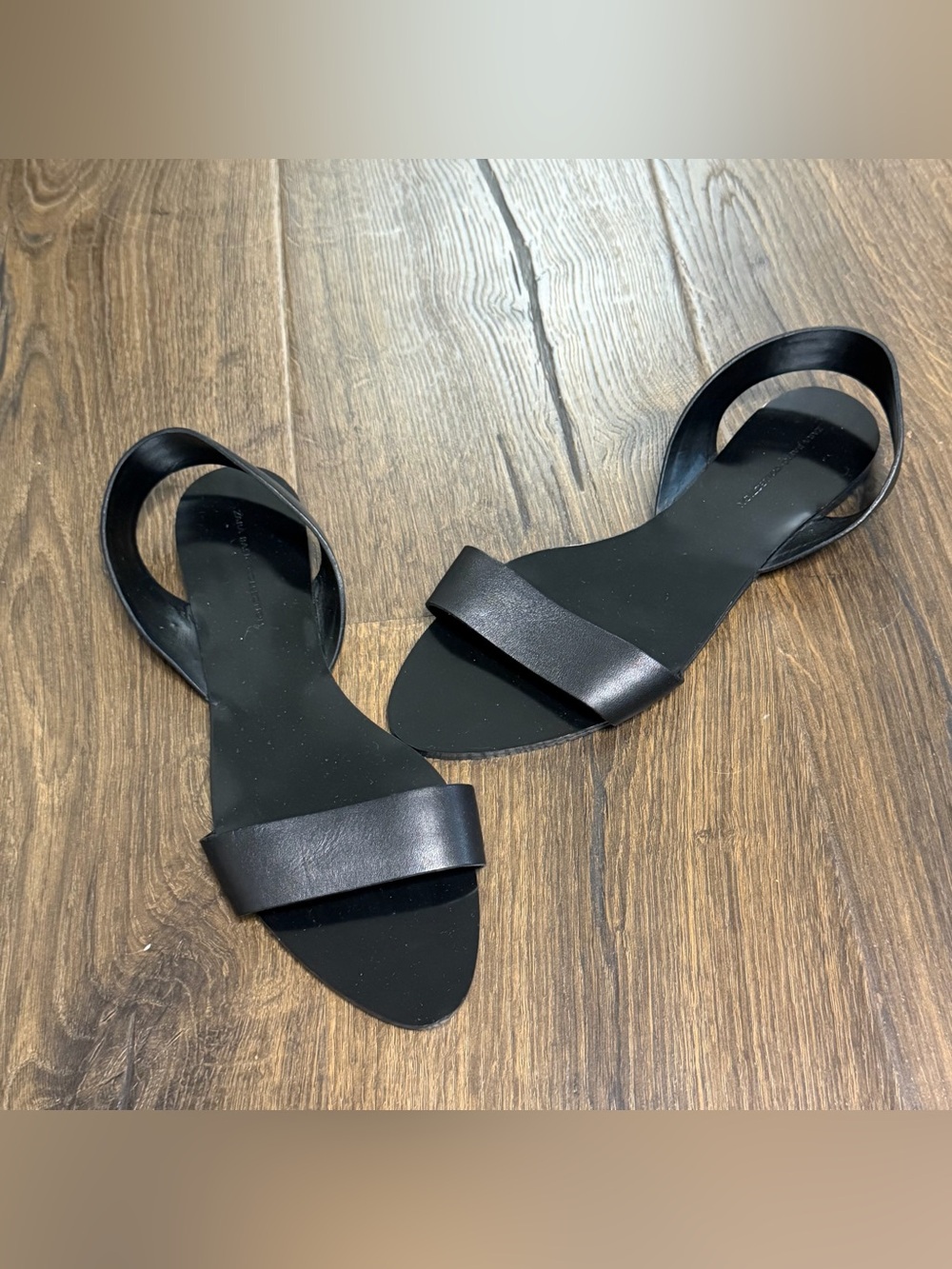 Zara leather Women’s Black Minimal Leather Flat Sandals